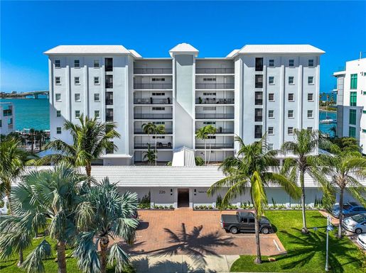 226 GOLDEN GATE POINT UNIT 63