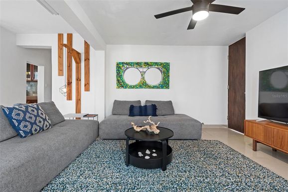 #2167 TENIENTE LAVERGNE ST