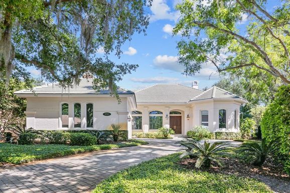 9701 LAKE ISLEWORTH COURT