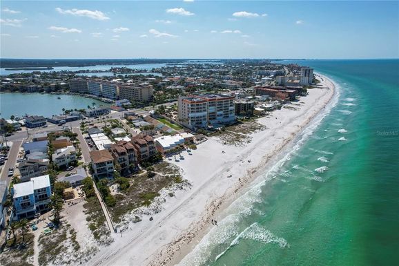 125 178TH AVENUE W UNIT A&B