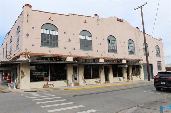 210 W MAGNOLIA STREET