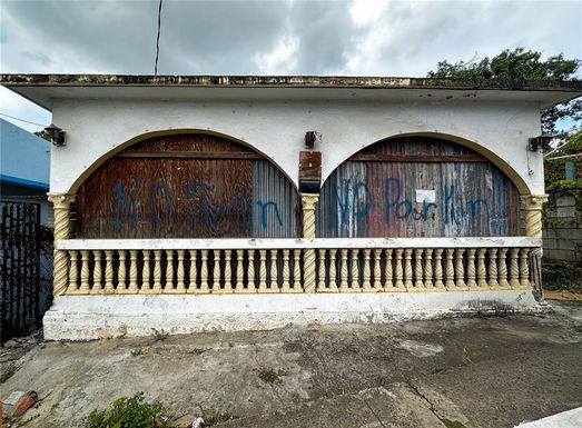 450A CALLE CARLOS LEBRON