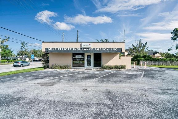 401 LAKE HOWELL ROAD