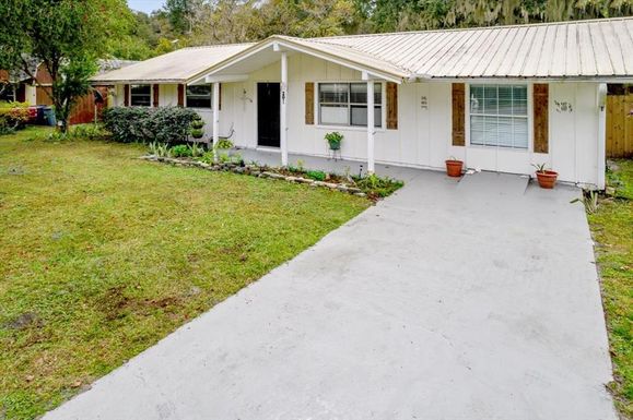 201 HARBOR DRIVE, PALATKA FL 32177
