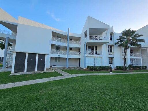 Berwind Beach Resort C/187 KM 7 apto. 143