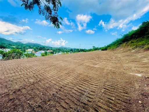 EL YUNQUE URB. QUINTAS DE ALTAMIRA