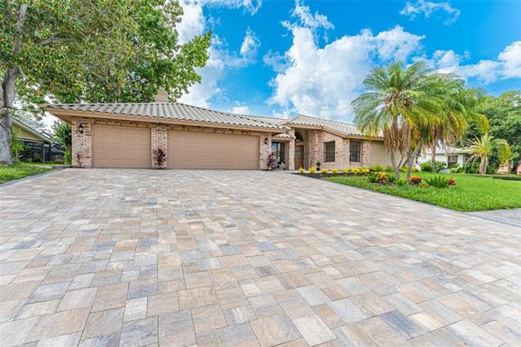 119 WOODCREEK DRIVE S