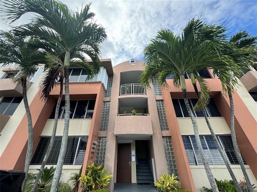 Boulevard Levittown COND. PASEO RIO HONDO UNIT C-2