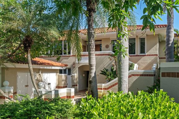 32 GREEN VILLAS DRIVE UNIT 32