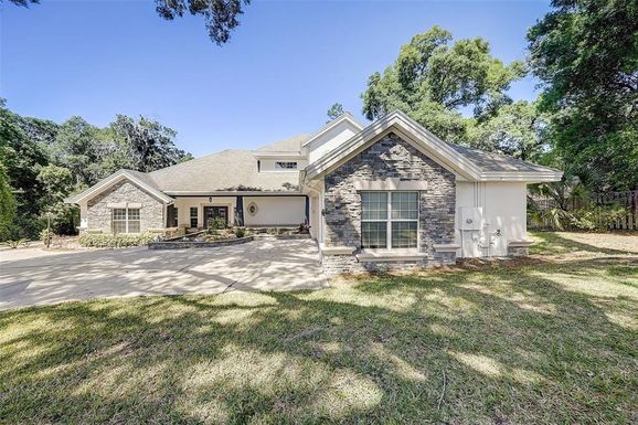 2111 OAK LEAF CIRCLE