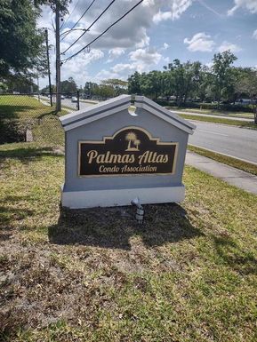 4261 PERSHING POINTE PLACE UNIT 8