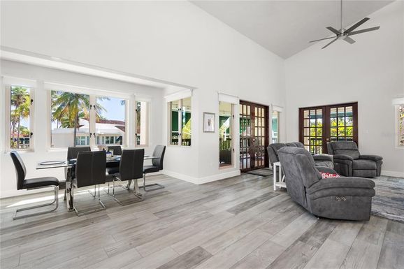 AB-4 LAKESIDE VILLAS