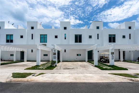 URB MANSIONES DEL CLUB TOWNHOUSE # 10 URB HACIENDAS CLUB