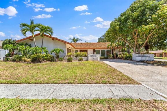 2872 LONG VIEW DRIVE