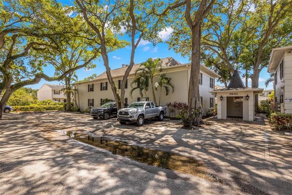 5221 BAYSHORE BOULEVARD UNIT 42