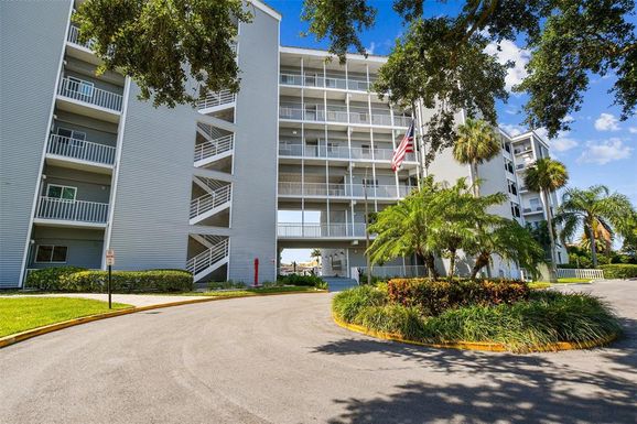 610 ISLAND WAY UNIT 304