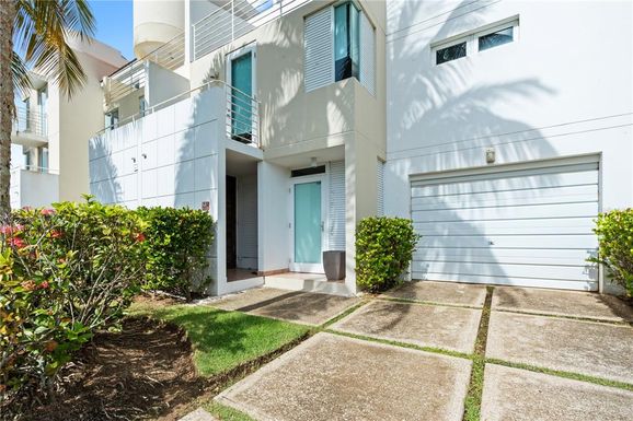 38 URB DORADO DEL MAR