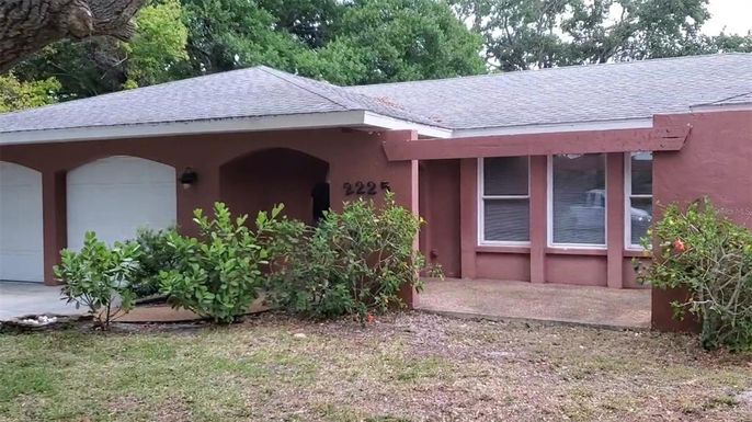 2225 PINE VIEW CIRCLE