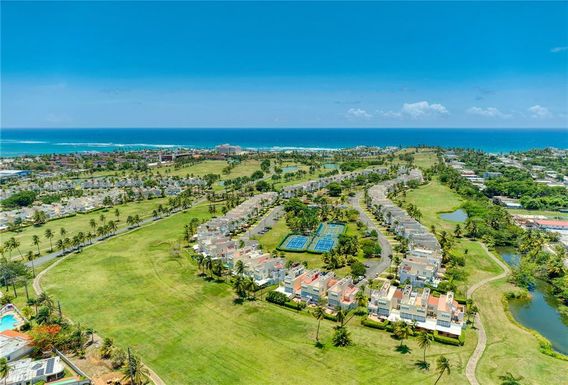 10 VILLAS DE GOLF EAST