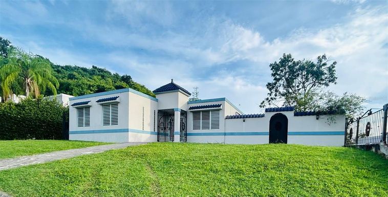 555 URB. VALLE ESMERALDA