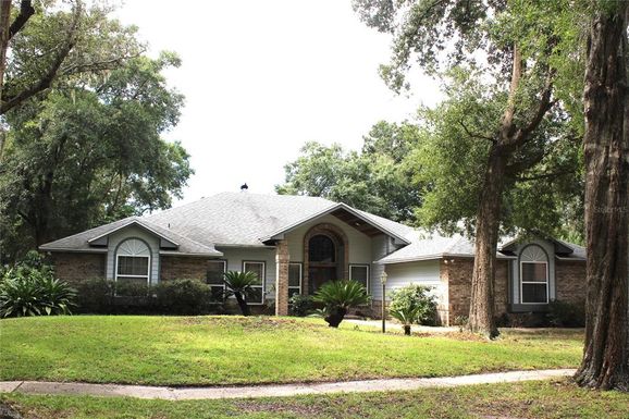 240 SHADY OAKS CIRCLE