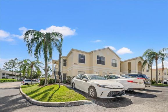 8804 GRAND PALMS CIRCLE Unit B