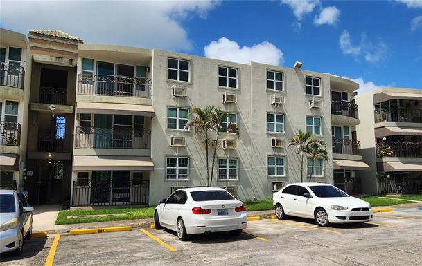 C-121 LA INMACULADA COURT COND