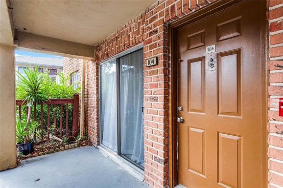 476 BANYON TREE CIRCLE UNIT 104