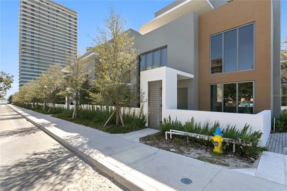 3020 W SANTIAGO STREET UNIT 8