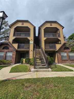 300 LAKEPOINTE DRIVE UNIT 204