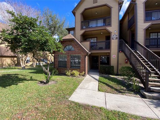 305 LAKEPOINTE DRIVE UNIT 101