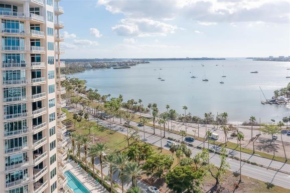 340 S PALM AVENUE UNIT 11