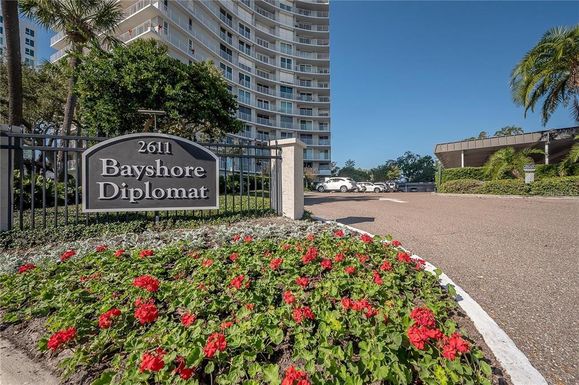 2611 BAYSHORE BLVD UNIT 806