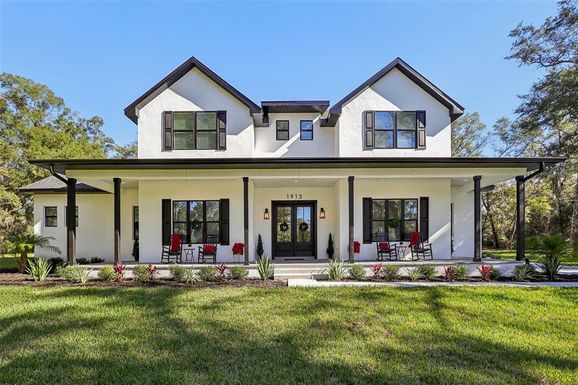 1913 HILLCREST OAK DRIVE