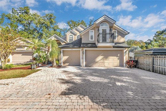 113 SECLUDED OAKS COURT