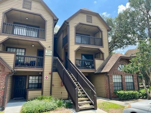 315 LAKEPOINTE DRIVE UNIT 302