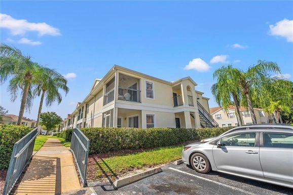 8804 GRAND PALMS CIRCLE Unit B