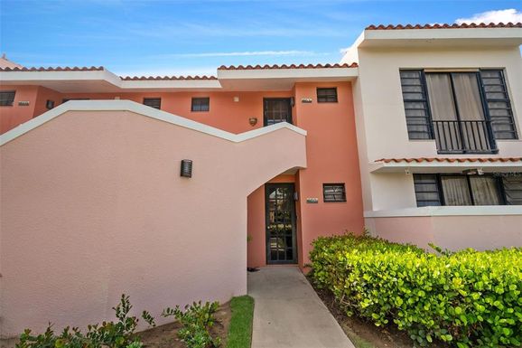 CANDELERO DRIVE FAIRLAKES VILLAGE UNIT 651