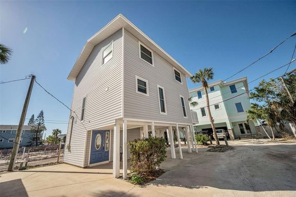 820 GULF BOULEVARD Units 1-3