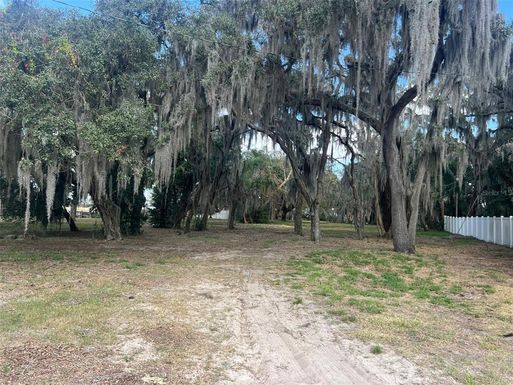 813 LAKE ELBERT PARK NE