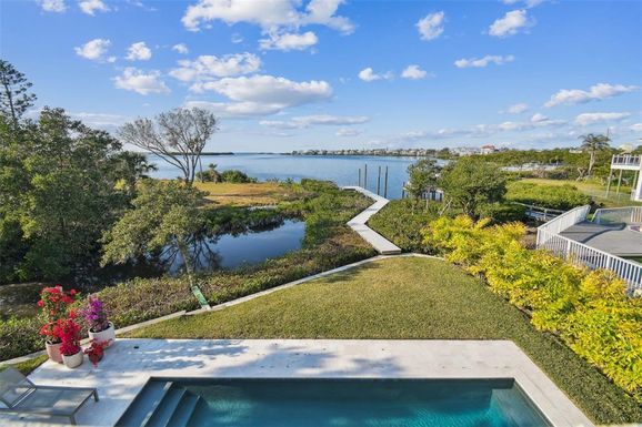 1640 SEA BREEZE DRIVE