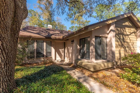 3915 NW 23RD CIRCLE UNIT 3915