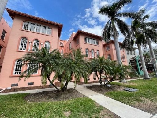 1221 N PALM AVENUE S UNIT 106
