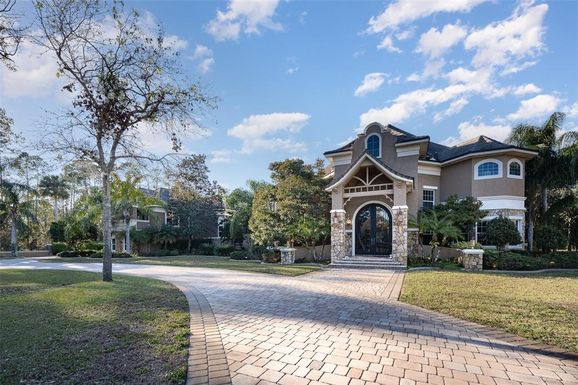 2090 SPRUCE CREEK CIRCLE W