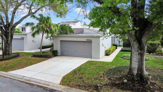 13621 TWIN LAKES LANE