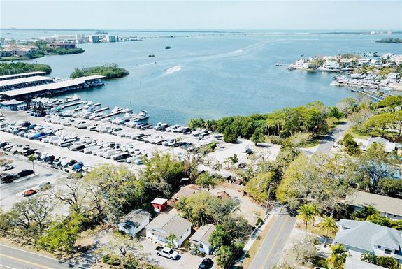 15 SHORE DRIVE
