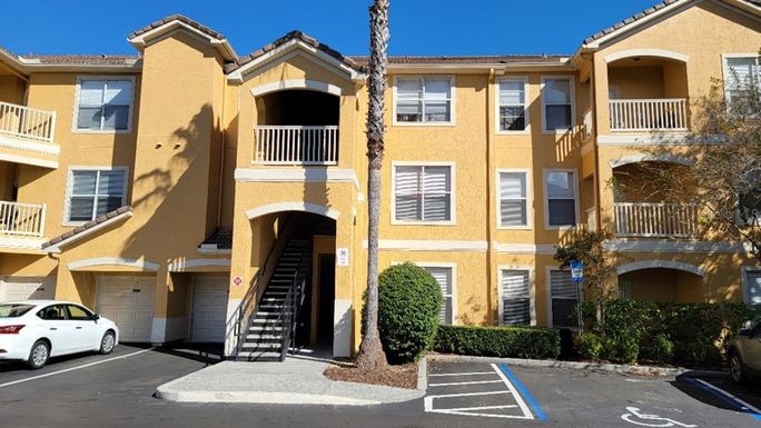 8842 VILLA VIEW CIR UNIT 208