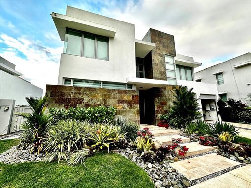 Senderos en Montehiedra AMBAR