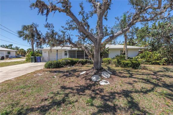 823 BAYSHORE ROAD