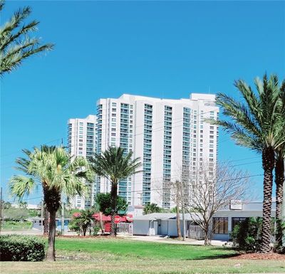 231 RIVERSIDE DRIVE UNIT 1707-1